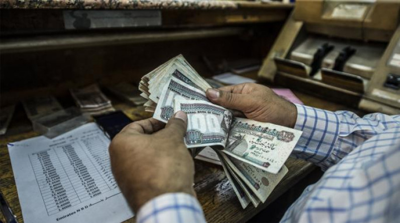 الدولار يرتفع إلى 24 جنيهاً في مصر واختفاء النقد الأجنبي من السوق السوداء